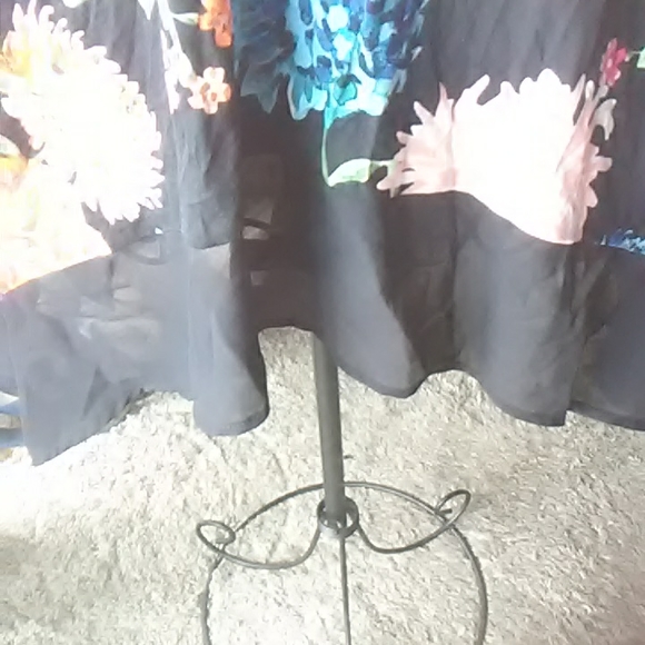 Kate & Mallory like new blouse! - Picture 6 of 6